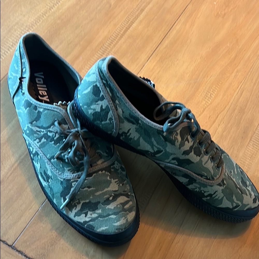 Green Lace-Up Sneakers with Artistic Pattern